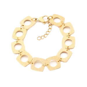 Bracelet tendance en acier inoxydable plaqué or 18 carats à maillons carrés ajourés réglable