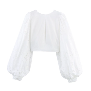 Blouse blanche élégante de style français avec broderie ajourée et manches ballons