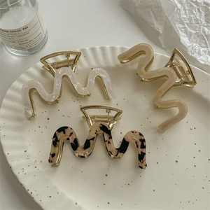 French Vintage Wave Metal Hair Claw Clip Acetate Resin Large Shark Clip Elegant Nonslip Hair Grip Accessory For Women