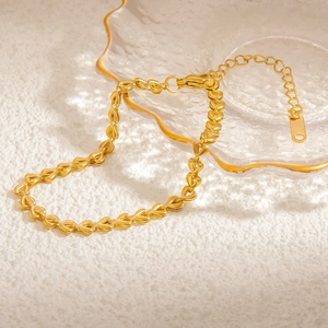 Elegant 18K gold plated stainless steel heart link bracelet with lobster clasp
