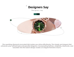 Dettaglio dell'orologio in oro rosa con quadrante verde scuro e cinturino con cristalli