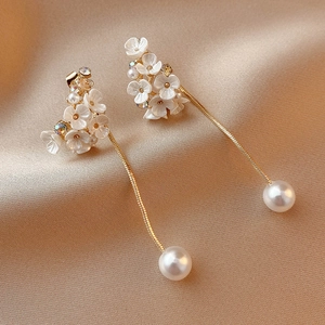 Orecchini Lunghi A Pendente Con Nappa Fiore In Resina Perla Artificial Imitazione Strass E 925 Sterling Silver Earring Post Elegante