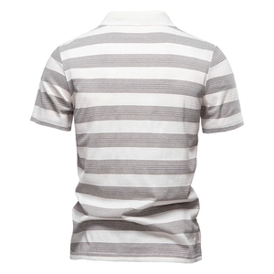 Vue arrière du polo en coton à rayures pour hommes avec rayures grises et col