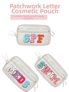 Dettaglio delle borse in PVC con toppe in ciniglia SPF, MEDS e SWIM ricamate
