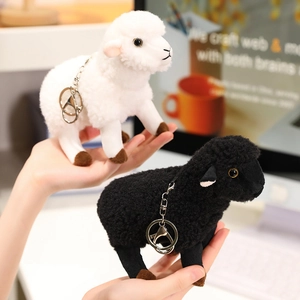 Porte-clés agneau en peluche noir et blanc en laine douce avec anneaux métalliques
