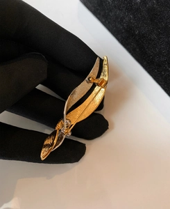 Detailed back view of a leaf brooch showing the secure pin clasp and brushed metal finish