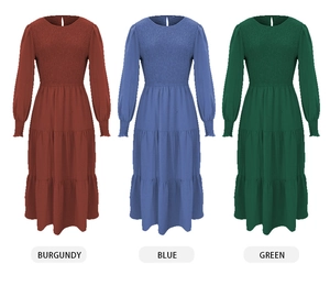 Comparaison de trois robes évasées en bordeaux, bleu et vert avec taille élastique