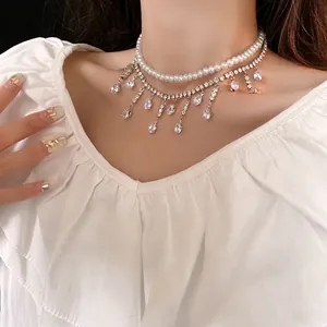 Collier double rang avec perles élégantes et pampilles de zircons étincelants