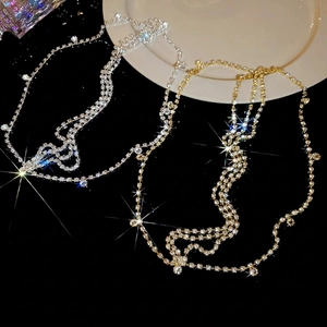 Coiffe luxueuse à plusieurs couches de strass en or et argent pour les tenues de soirée