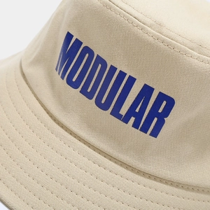 Cappello a secchiello in tela beige con logo MODULAR blu per protezione solare