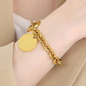 Polished gold 9mm O-chain bracelet with round pendant and OT buckle on model
