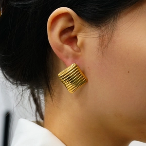 Chic 18K gold stainless steel geometric square stud earrings with vertical striped texture