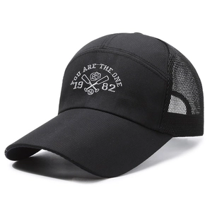 Black mesh baseball cap with long brim and 1982 embroidery for sun protection