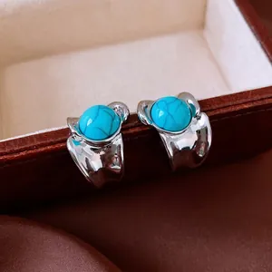 Boucles d'oreilles vintage argentées ondulées avec pierres turquoise sur cuir