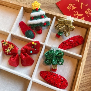 Lot de 6 barrettes de Noël festives avec sapins et paillettes dans un coffret cadeau