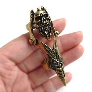 Retro punk skull finger armor ring in bronze alloy with moveable gothic joint structure