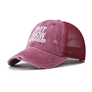 Vintage bordeauxrote Baumwoll-Trucker-Cap mit Print und atmungsaktivem Mesh-Einsatz