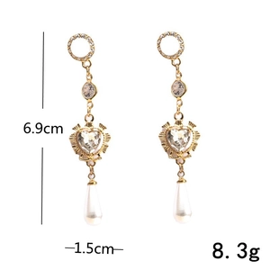 Detailed dimensions of baroque heart earrings with teardrop pearls and zircons