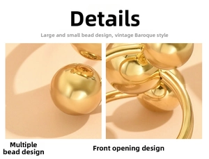 Détail macro de la bague dorée baroque vintage avec perles polies et anneau ouvert