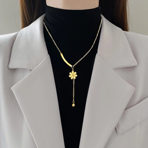 Minimalist gold daisy flower necklace with bead tassel pendant for women