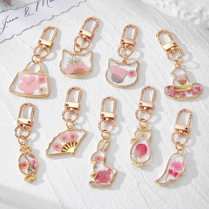Cute Pink Natural Dried Flower Keychain Gold Tone Alloy Resin Hanging Charm For Bags Sweet Cat Rabbit Shape Jewelry Gift