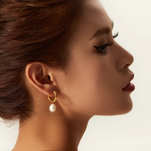 18K gold plated stainless steel hoop earrings with natural freshwater pearl pendants