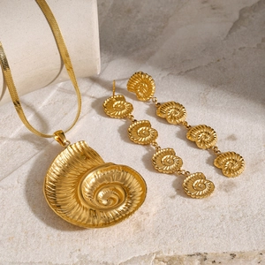 18k gold plated flat snake chain necklace set with conch seashell pendant and earrings