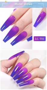 Detail of LC-T01 thermal glitter gel polish with purple to pink gradient effect on nails
