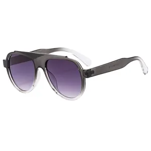 Occhiali da sole aviator oversize alla moda con lenti sfumate viola e montatura grigia