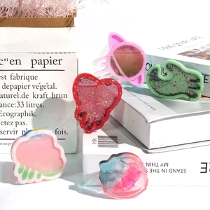 Set de moldes de resina con purpurina en formas de corazón y nube para llaveros DIY
