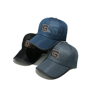 Breathable mesh baseball caps with embroidered G logo in black and navy blue