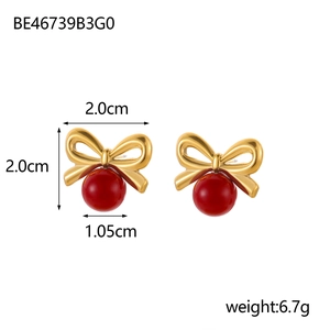 Détails des boucles d'oreilles nœud plaquées or 18 carats avec perles rouges et dimensions