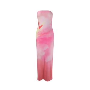 Détail de la robe bustier rose à fleurs ajustée avec motifs dégradés et fente arrière