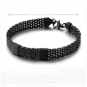 Makroaufnahme des schwarzen Edelstahl-Netzarmbands mit Maßen 210x8mm und 16g Gewicht