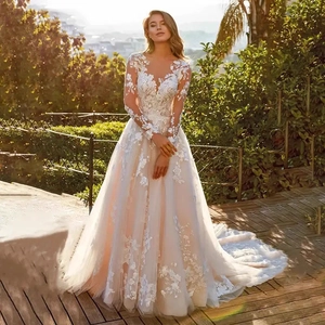 Robe De Mariée Élégante En Dentelle À Manches Longues Avec Col En V Robe De Mariée Ligne A Avec Broderie Traîne En Tulle