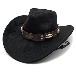 Chapeau de cowboy classique en daim noir avec bande marron et emblème de tête de taureau