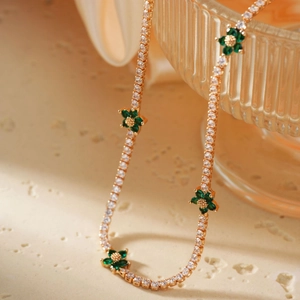 Luxurious gold-plated tennis necklace with green zircon flowers and sparkling diamonds