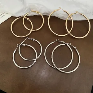 Set of 4 pairs of polished geometric metal hoop earrings in gold and silver finish