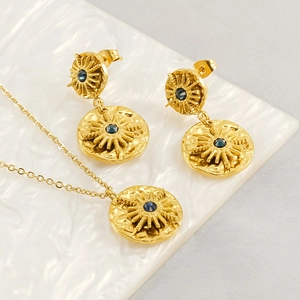 Gold Plated Stainless Steel Starburst Jewelry Set Vintage Hammered Star Compass Round Pendant Necklace And Earrings For Women