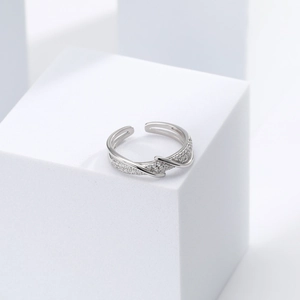 Intertwined S925 sterling silver ring with pavé cubic zirconia stones on white blocks
