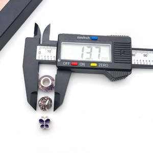 Violette Glasperle und Silber Schmetterling DIY Anhänger mit 13,7mm Messschieber gemessen