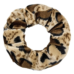 Detail of leopard print velvet scrunchie with zipper pocket in brown and black tones