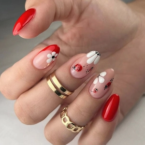 Almond Press On Nails Ladybug Daisy Floral Pattern Glossy Artificial Finger Art Manicure For Women Girls