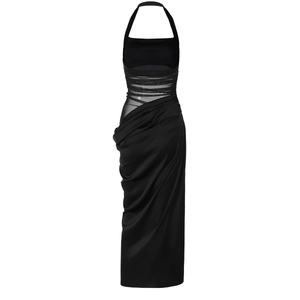 Détail de robe longue licou noire montrant l'empiècement en mesh et le satin plissé