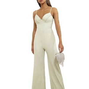Combinaison pantalon blanc cassé sans manches avec strass et jambes larges élégantes