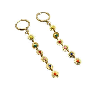 Orecchini a nappa sole placcati oro con perle in smalto colorato e catena in acciaio vibrante