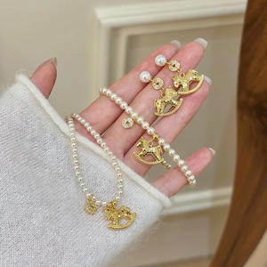 Collier Bracelet Boucles D'oreilles Künstliche Perles Cheval À Bascule Bijoux Alliage Zircon Pièce Chance Femmes Tige Argent