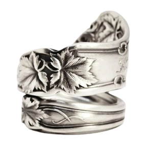 Anello vintage in argento a cucchiaio con foglia d'acero in rilievo e lettera L incisa