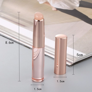 Dimensioni dettagliate del pennello labbra in silicone con accenti oro rosa e rosa