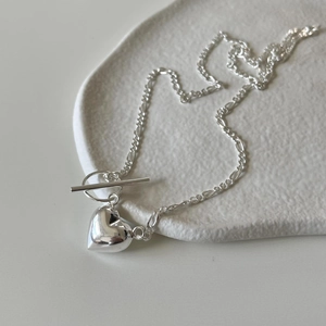 Elegant 925 sterling silver heart pendant necklace with toggle clasp on stone